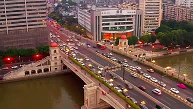 4k航拍广州人民桥密集车流夜景视频的预览图